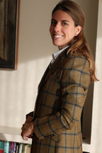 Vienna coat in cashmere and wool, three-quarter view — VALRIC