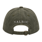 Gorra VALRIC verde de algodón, vista trasera con el nombre bordado y cierre de hebilla